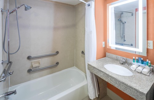 Gwinnett Place Hotel | Holiday Inn Express & Suites Atlanta NE - Duluth by IHG