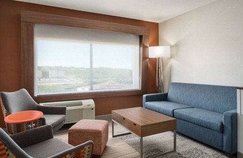Hermantown Hotel | Holiday Inn Express & Suites Duluth North - Miller Hill by IHG