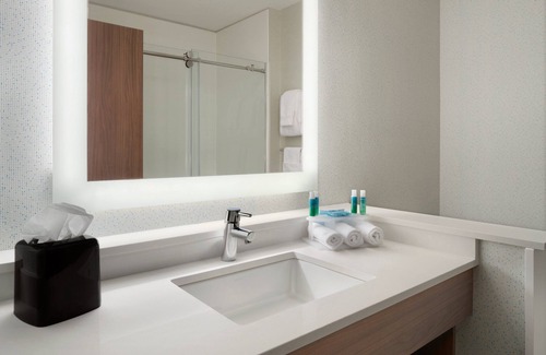 Hermantown Hotel | Holiday Inn Express & Suites Duluth North - Miller Hill by IHG
