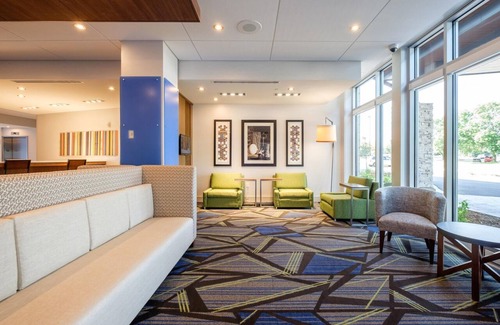 Eagan Hotel | Holiday Inn Express & Suites Eagan - Minneapolis Area by IHG