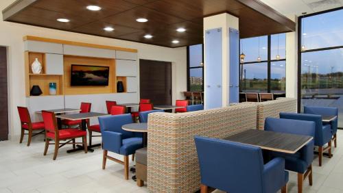 Frisco Hotel | Holiday Inn Express & Suites Dallas Frisco NW Toyota Stdm by IHG