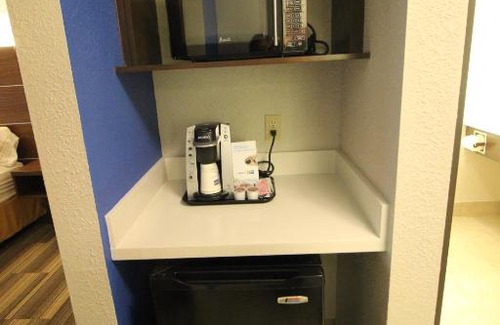 The Villages Hotel | Holiday Inn Express & Suites Houston - Memorial Park Area by IHG
