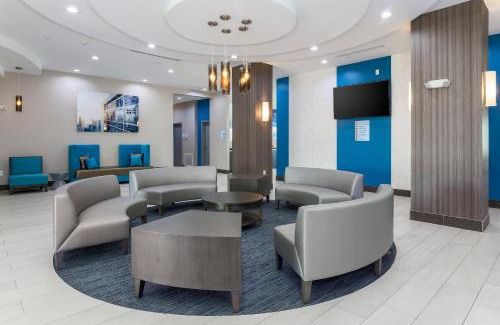 Southeast Houston Hotel | Holiday Inn Express & Suites Houston - Hobby Airport Area by IHG