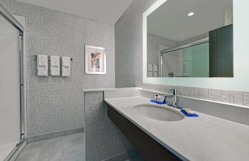 Memorial Hotel | Holiday Inn Express & Suites Memorial – CityCentre by IHG