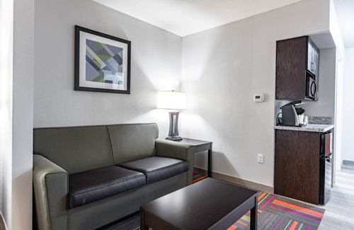 Ironton Hotel | Holiday Inn Express & Suites Ironton by IHG