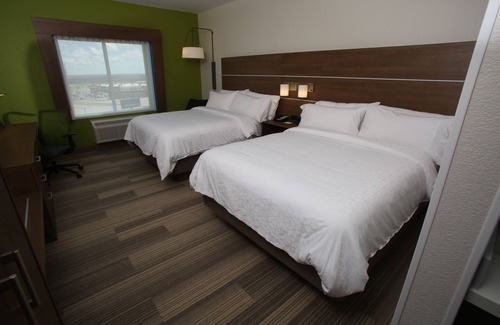 Highlands Hotel | Holiday Inn Express & Suites Lincoln Airport by IHG