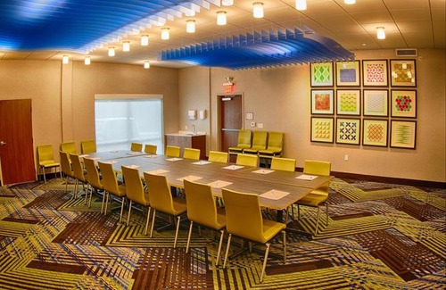 Livonia Hotel | Holiday Inn Express & Suites Detroit Northwest - Livonia