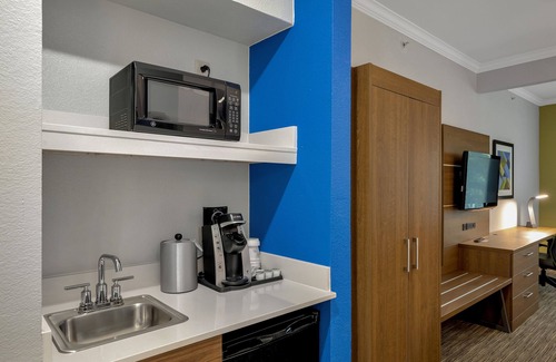 Lufkin Hotel | Holiday Inn Express & Suites Lufkin South by IHG