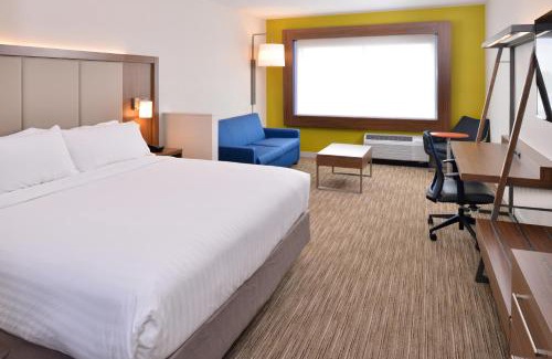 Madison Hotel | Holiday Inn Express & Suites Madison by IHG