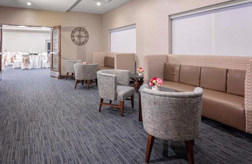 Madison Hotel | Holiday Inn Express & Suites - Madison by IHG