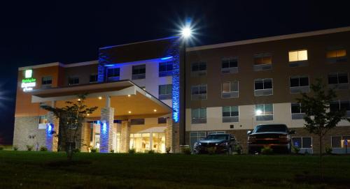 Millard Hotel | Holiday Inn Express & Suites Omaha - Millard Area by IHG