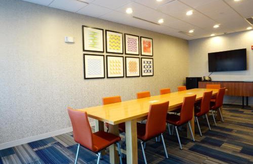 Millard Hotel | Holiday Inn Express & Suites Omaha - Millard Area by IHG