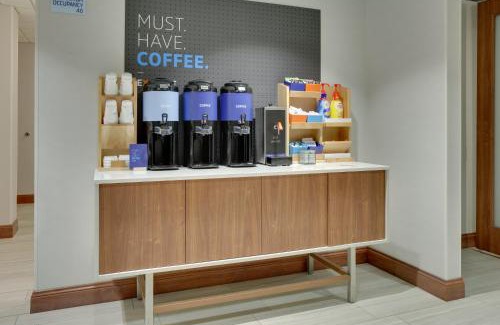 Mitchell Hotel | Holiday Inn Express & Suites Mitchell by IHG