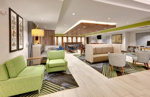 Mitchell Hotel | Holiday Inn Express & Suites Mitchell by IHG