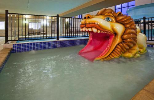 Mitchell Hotel | Holiday Inn Express & Suites Mitchell by IHG