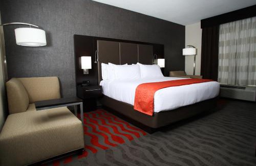Monroe Hotel | Holiday Inn Express & Suites Monroe by IHG