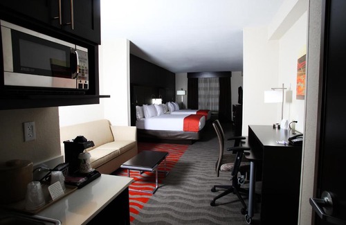 Monroe Hotel | Holiday Inn Express & Suites Monroe by IHG