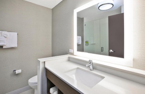 Okemos Hotel | Holiday Inn Express & Suites Okemos - University Area by IHG