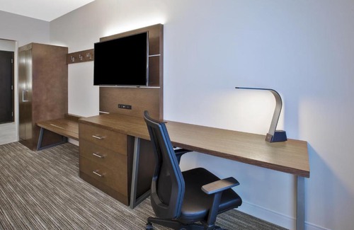 Okemos Hotel | Holiday Inn Express & Suites Okemos - University Area by IHG