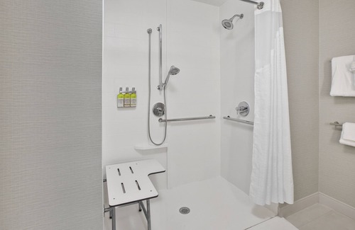 Okemos Hotel | Holiday Inn Express & Suites Okemos - University Area by IHG