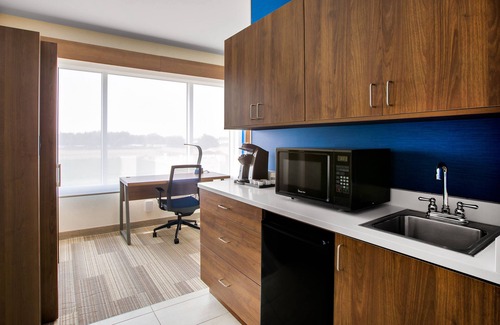 Ontario Hotel | Holiday Inn Express & Suites Ontario by IHG