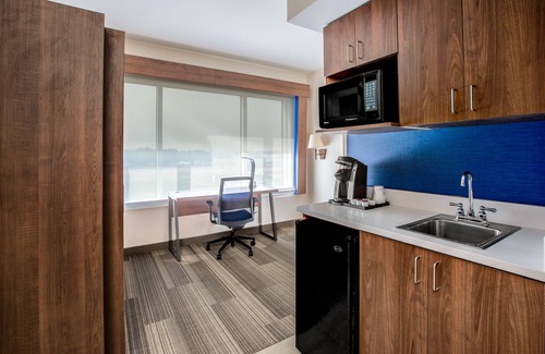 Ontario Hotel | Holiday Inn Express & Suites Ontario by IHG