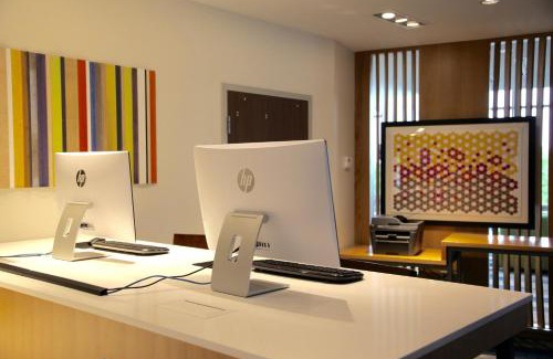Oswego Hotel | Holiday Inn Express & Suites Oswego by IHG