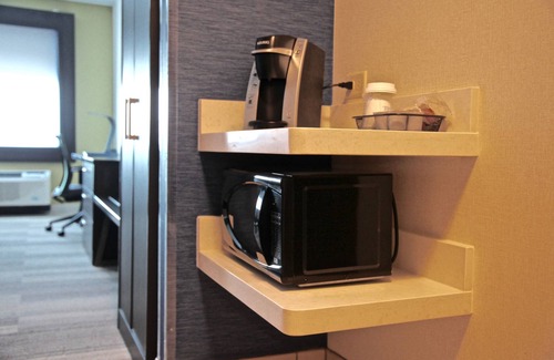 Oswego Hotel | Holiday Inn Express & Suites Oswego by IHG