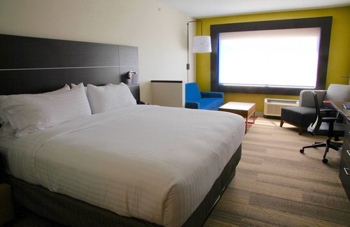Oswego Hotel | Holiday Inn Express & Suites Oswego by IHG