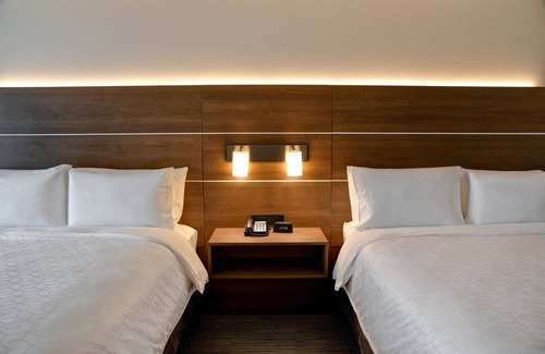 Ottawa Hotel | Holiday Inn Express & Suites Ottawa by IHG