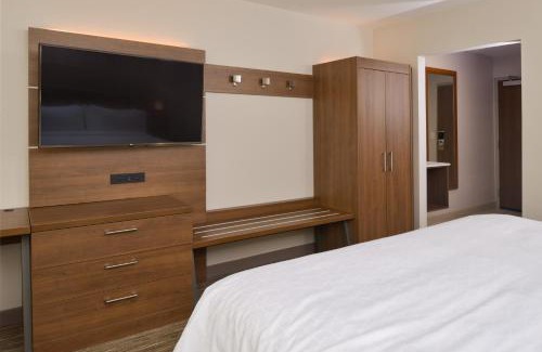 Ottumwa Hotel | Holiday Inn Express & Suites - Ottumwa by IHG