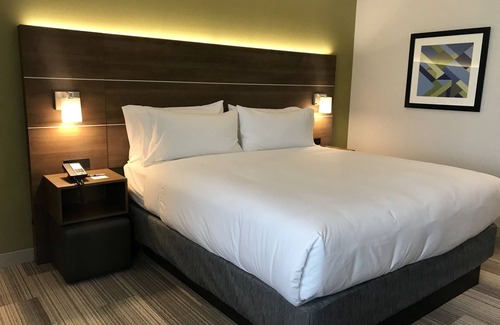 East Pasadena Hotel | Holiday Inn Express & Suites Pasadena - Los Angeles by IHG