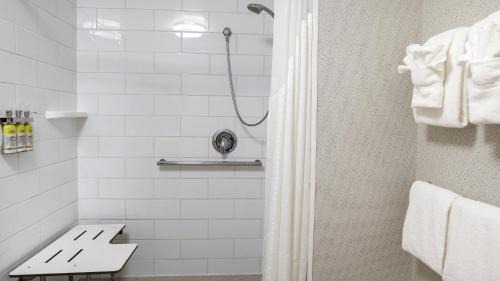Sturtevant Hotel | Holiday Inn Express & Suites Racine by IHG