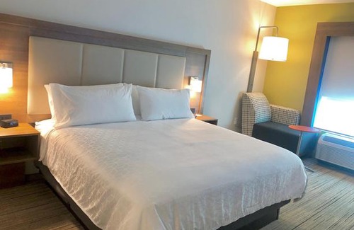 Umstead Hotel | Holiday Inn Express & Suites Raleigh Airport - Brier Creek