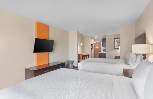 Tomball Hotel | Holiday Inn Express & Suites Houston NW - Tomball Area by IHG