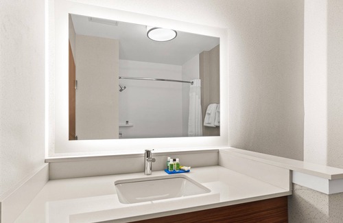 Willows Hotel | Holiday Inn Express & Suites Willows by IHG