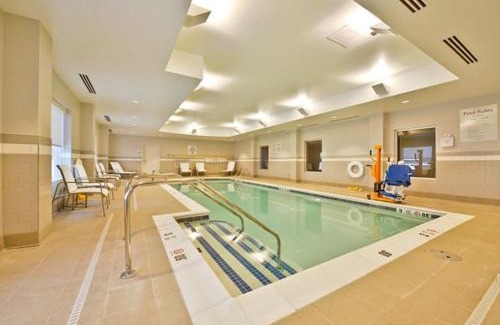 Utica Hotel | Holiday Inn Express & Suites Utica by IHG