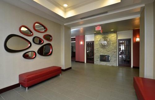 Utica Hotel | Holiday Inn Express & Suites Utica by IHG