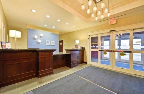 Utica Hotel | Holiday Inn Express & Suites Utica by IHG