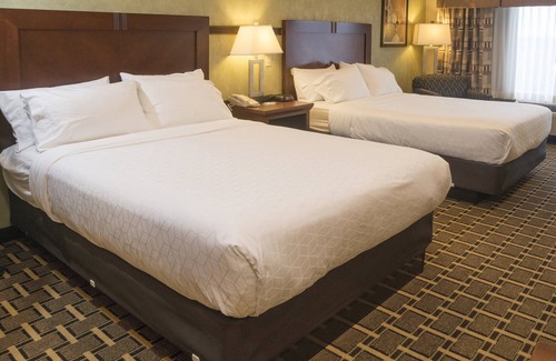Warren Hotel | Holiday Inn Express & Suites Youngstown N (Warren/Niles) by IHG