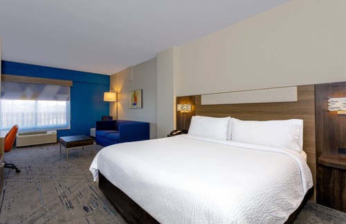 Temple Terrace Hotel | Holiday Inn Express Tampa N I-75 - University Area by IHG