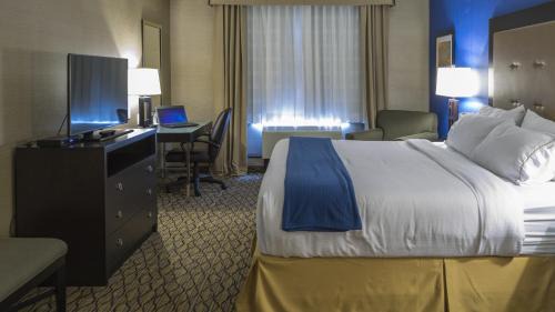 Thunder Bay Hotel | Holiday Inn Express Thunder Bay by IHG