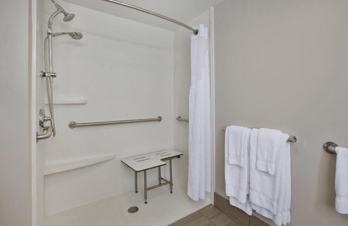 Tiffin Hotel | Holiday Inn Express Tiffin by IHG
