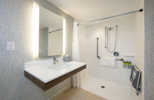 Old Town Hotel | Holiday Inn Express Toronto - Downtown by IHG
