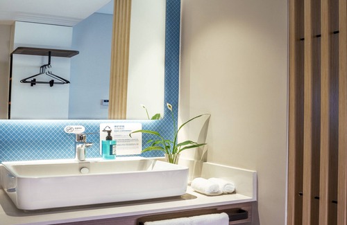 Urumqi City Centre Hotel | Holiday Inn Express Urumqi Station by IHG