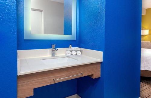 Bonita Springs Hotel | Holiday Inn Express & Suites Naples North - Bonita Springs by IHG