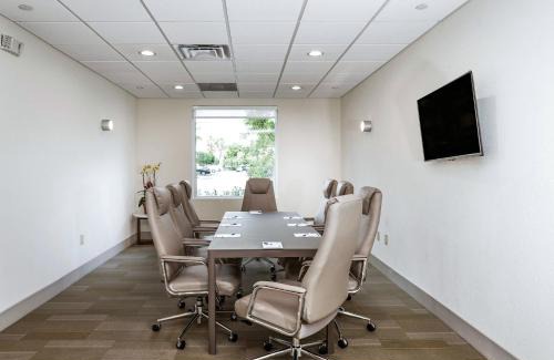 Boynton Beach Hotel | Holiday Inn Express & Suites Boynton Beach West by IHG