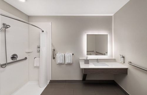 Boynton Beach Hotel | Holiday Inn Express & Suites Boynton Beach West by IHG