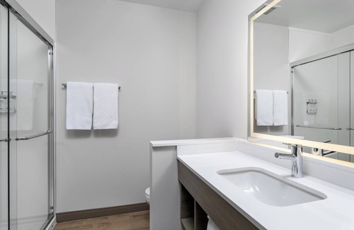 Twin Brook Hotel | Holiday Inn Express Chattanooga – Hamilton Place by IHG