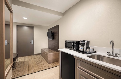 Fredericksburg Hotel | Holiday Inn Express Hotel & Suites Fredericksburg by IHG